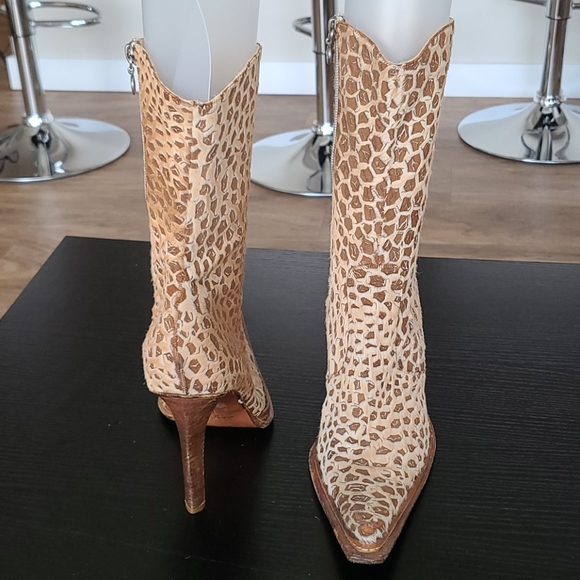 Boots - Picture 5 of 7